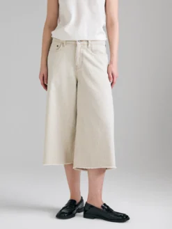Bermuda di jeans sfrangiato