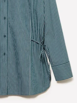Camicia a righe con laccetti