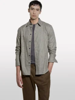 Camicia di flanella chiara