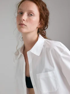 Camicia svasata con pieghe