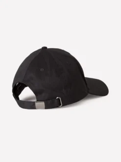 Cappello con ricamo