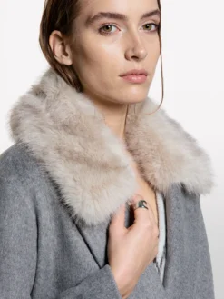 Cappotto midi con collo a contrasto