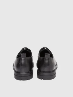Derby in pelle