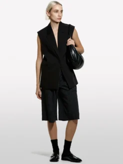 Gilet nero con contrasto rigato