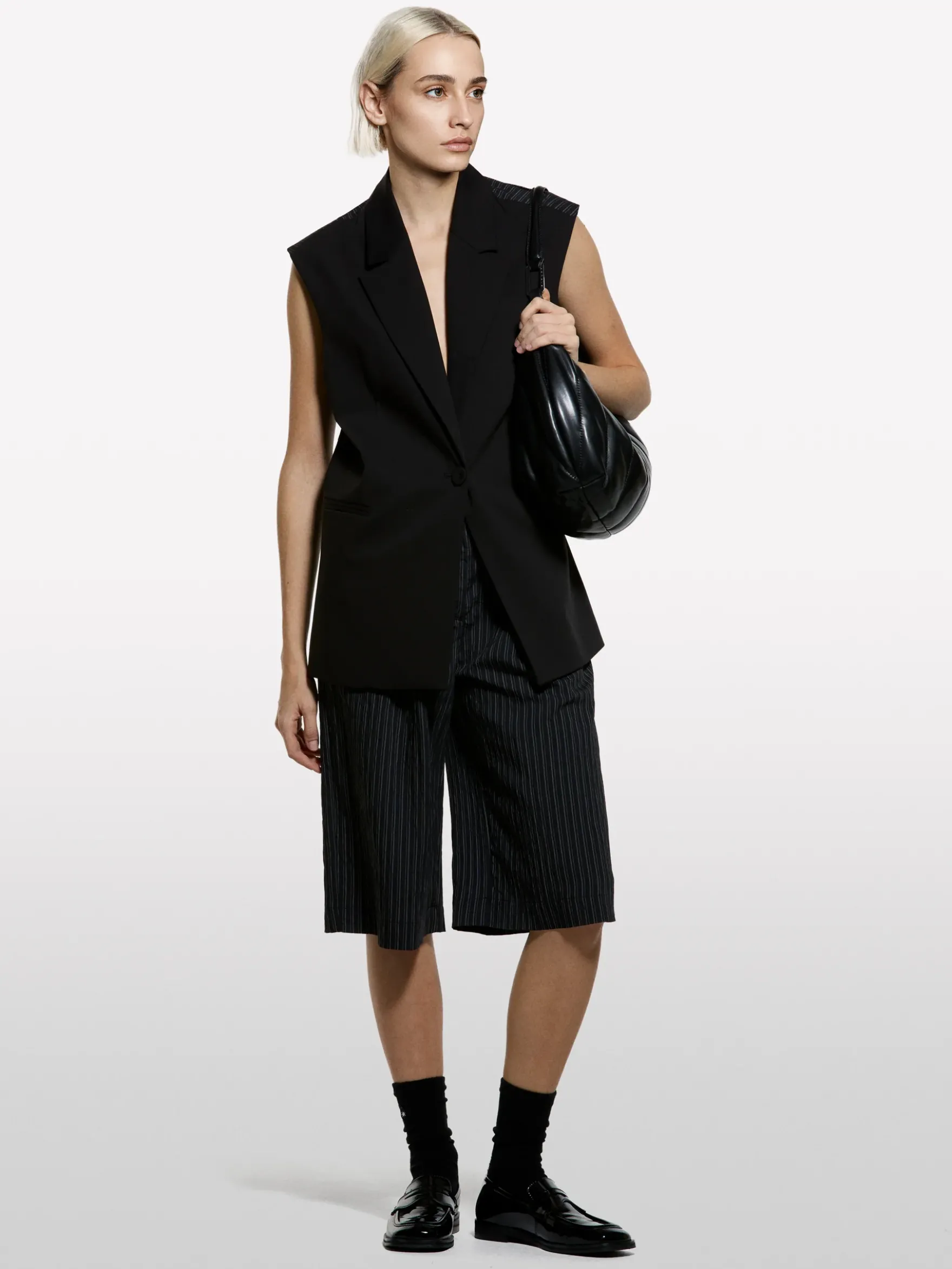 Gilet nero con contrasto rigato