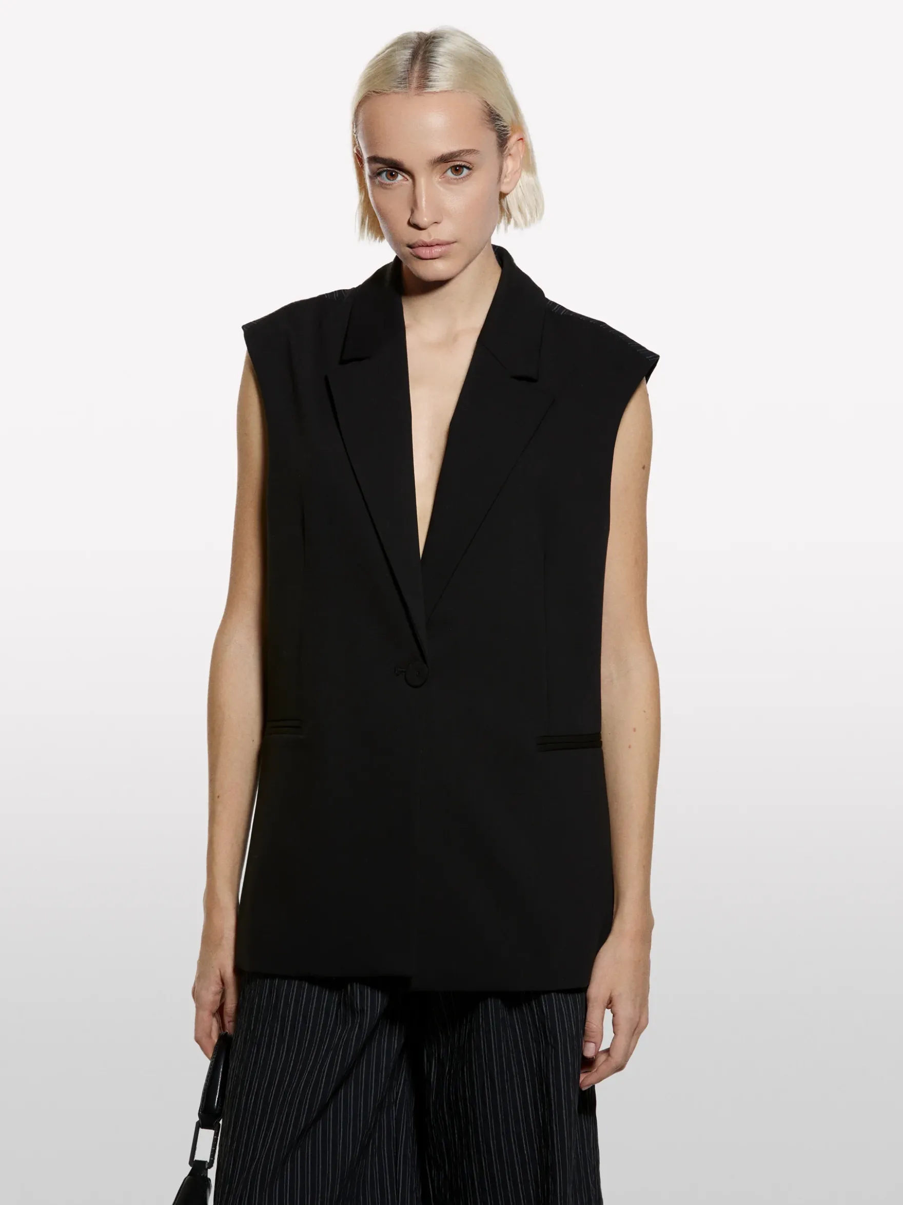 Gilet nero con contrasto rigato