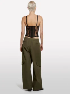 Pantaloni cargo verde militare con pieghe