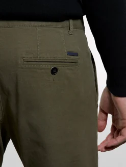 Pantaloni chino verde oliva