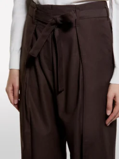 Pantaloni con fusciacca in vita