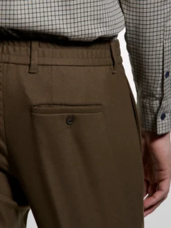 Pantaloni formali con risvolto