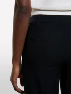 Pantaloni neri a sigaretta