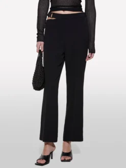 Pantaloni neri con catena
