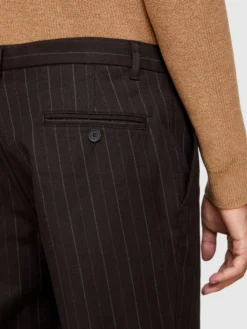 Pantaloni slim fit