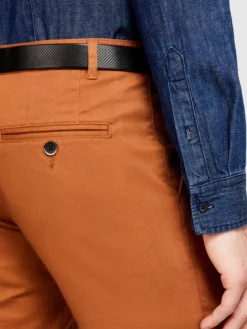 Pantaloni slim fit