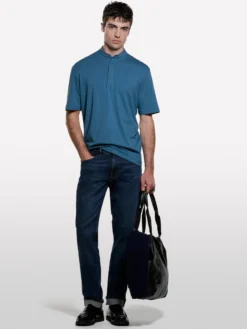 Polo blu con collo guru