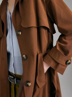 Trench fluido con cintura