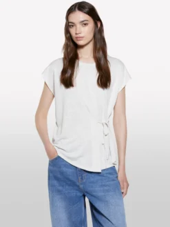 T-shirt bianca con laccetti