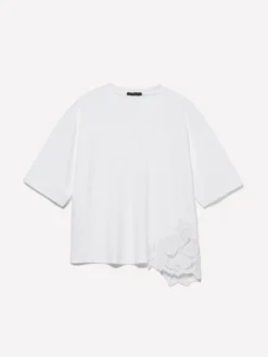 T-shirt bianca con ricamo asimmetrico
