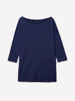 T-shirt blu con scollo a barca