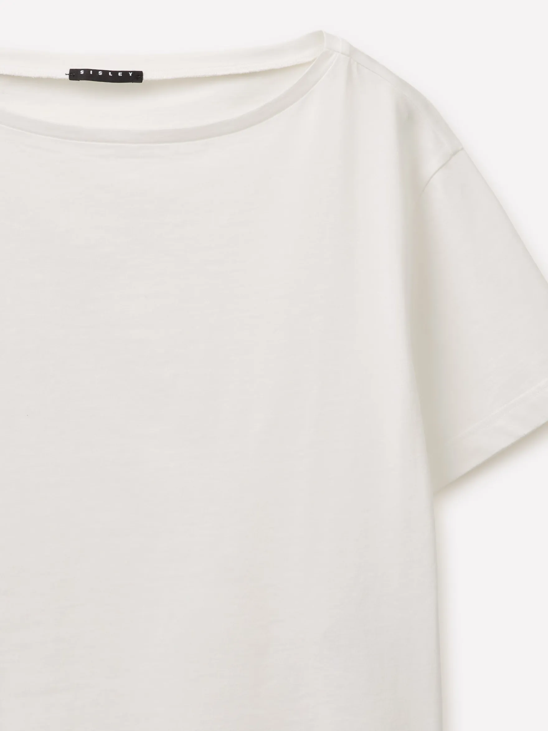 T-shirt cropped con scollo a barca