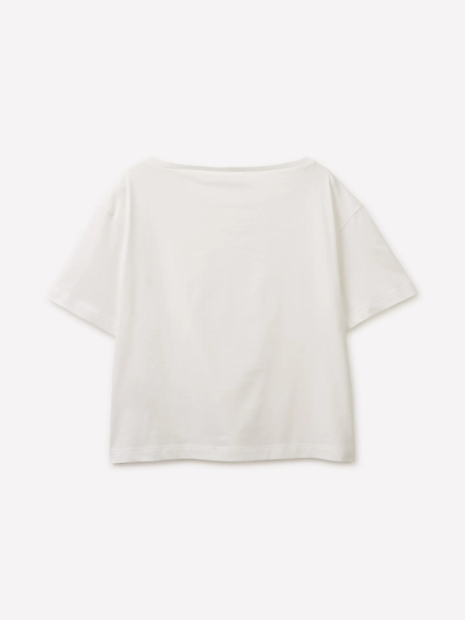 T-shirt cropped con scollo a barca