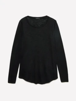 T-shirt nera a maniche lunghe