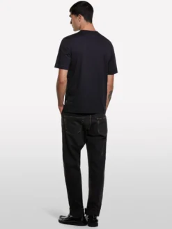 T-shirt nera con stampa