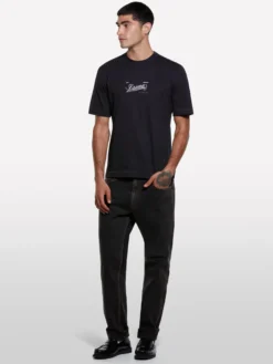 T-shirt nera con stampa