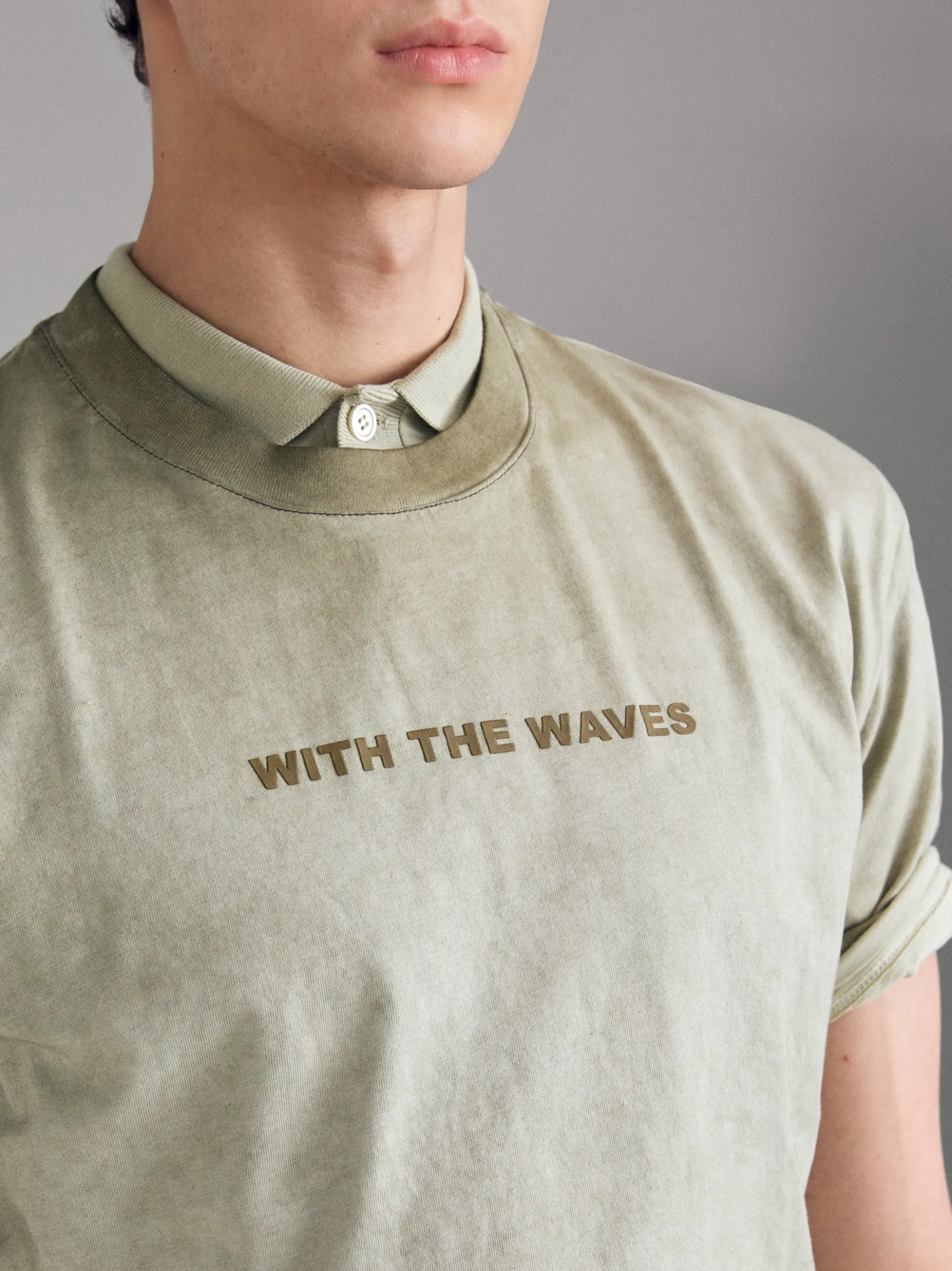 T-shirt sfumata con scritta