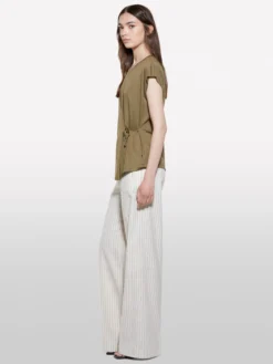 T-shirt verde militare con laccetti